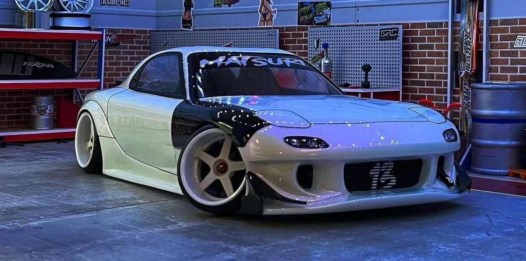 MAZDA RX7 FD3S (AERO) 1/10 BODY SET [D-LIKE] DL107-1
